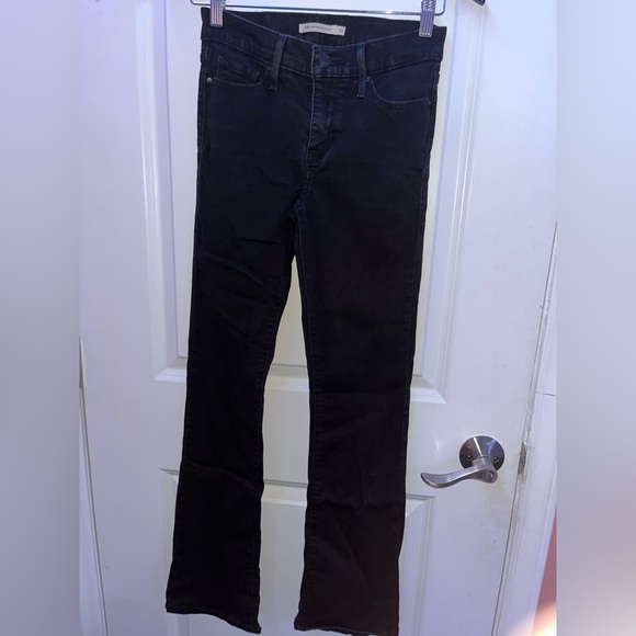 Size 1 Bootcut Levi Jeans - Picture 1 of 2